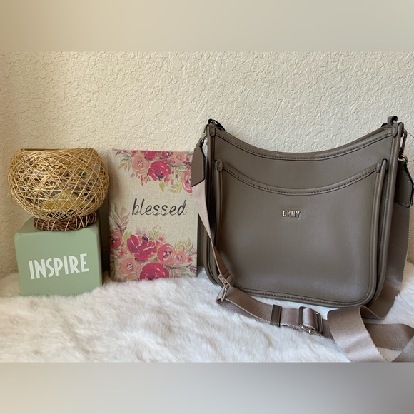 DKNY crossbody - Picture 1 of 10